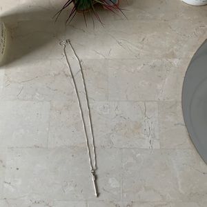 Beautiful and simple arrow necklace